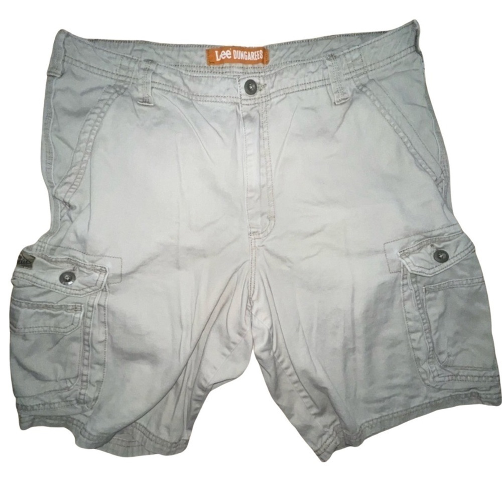 Lee Dungarees Men’s Beige Cargo Shorts Size 36 - Durable and Comfortable